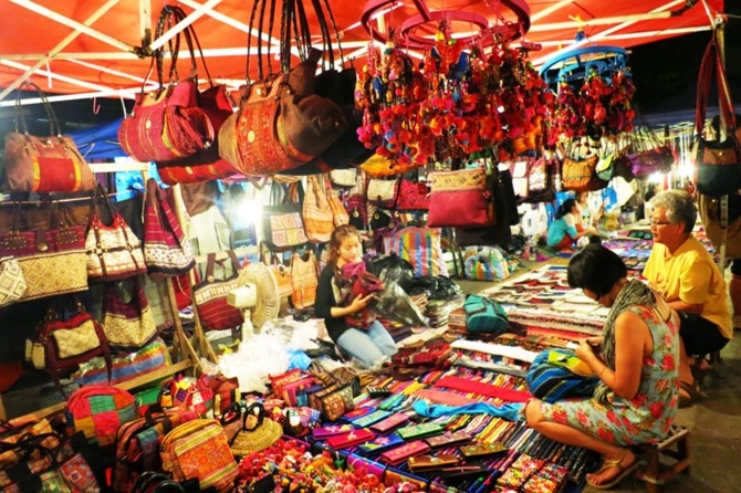 Những khu chợ ở Hạ Long bạn nên đi khi đi du lịch Quảng Ninh